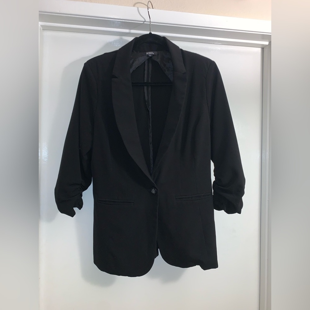 EUC XOXO 3/4 sleeve Blazer with actual POCKETS!